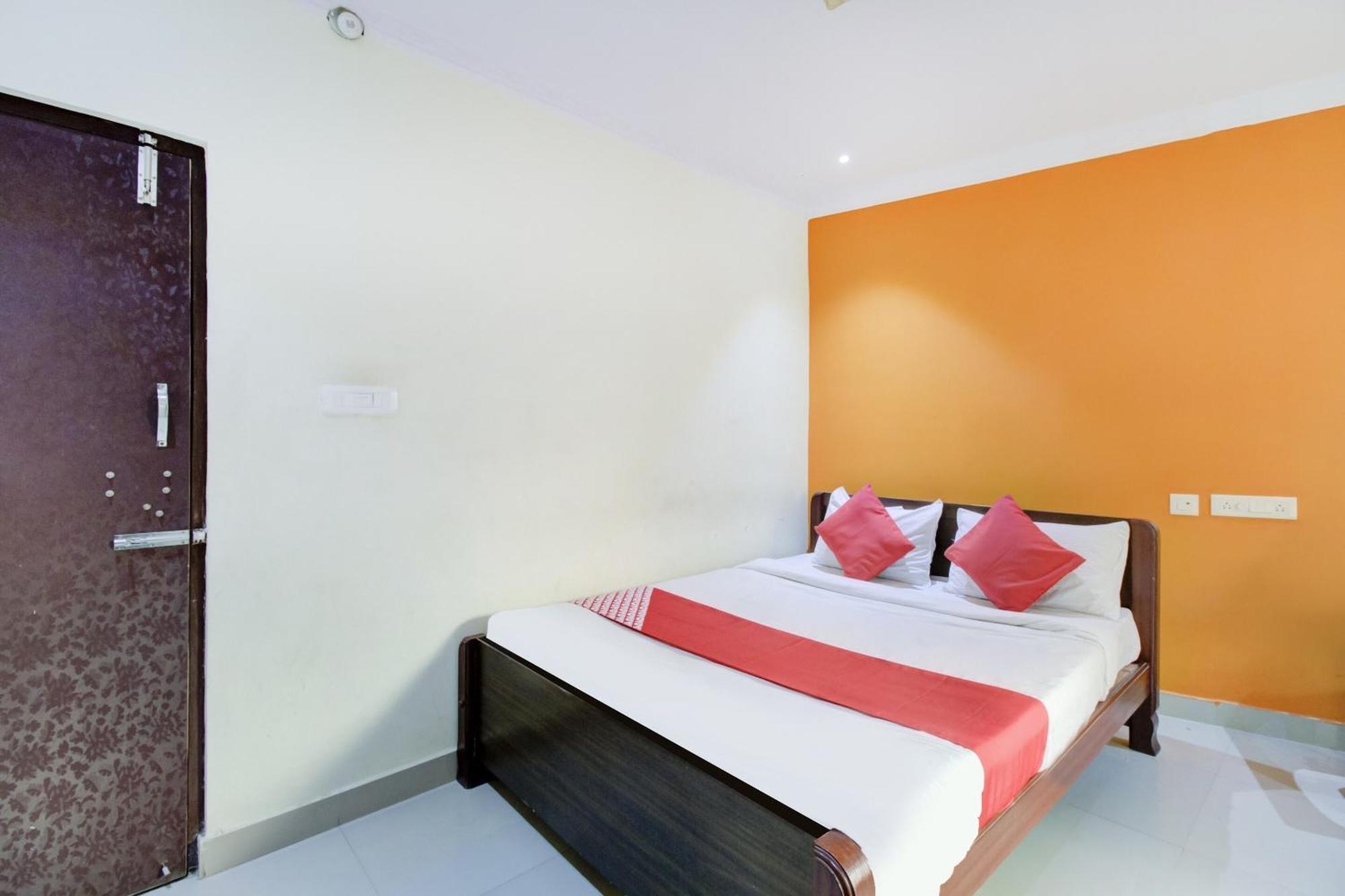 Hotel O Malnad Grand Inn Kumbalgod Bagian luar foto